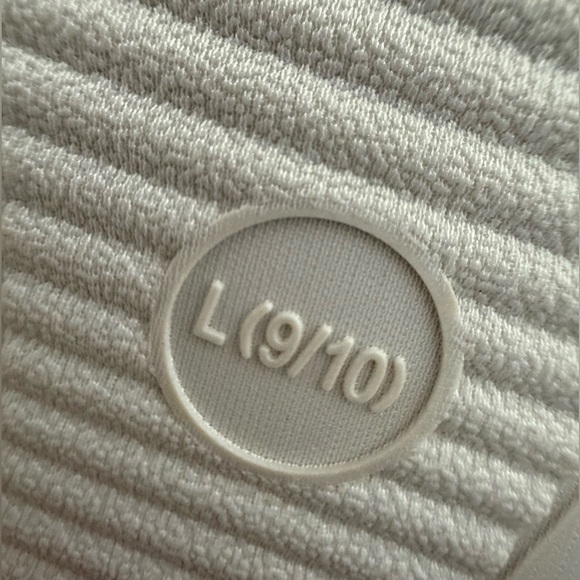 Auden Brand Silver Sequin Fur-Lined Women's Slippers Size Large (9-10), NWT - Picture 6 of 6